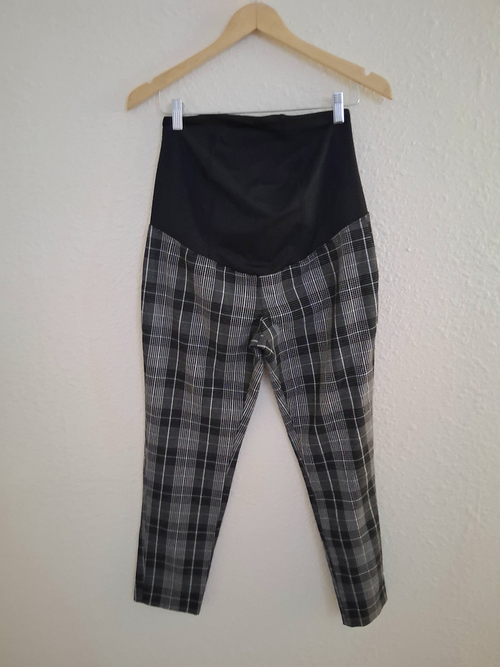 Isabel Maternity Casual Maternity Pants by: Ingrid & Isabel : Size 6